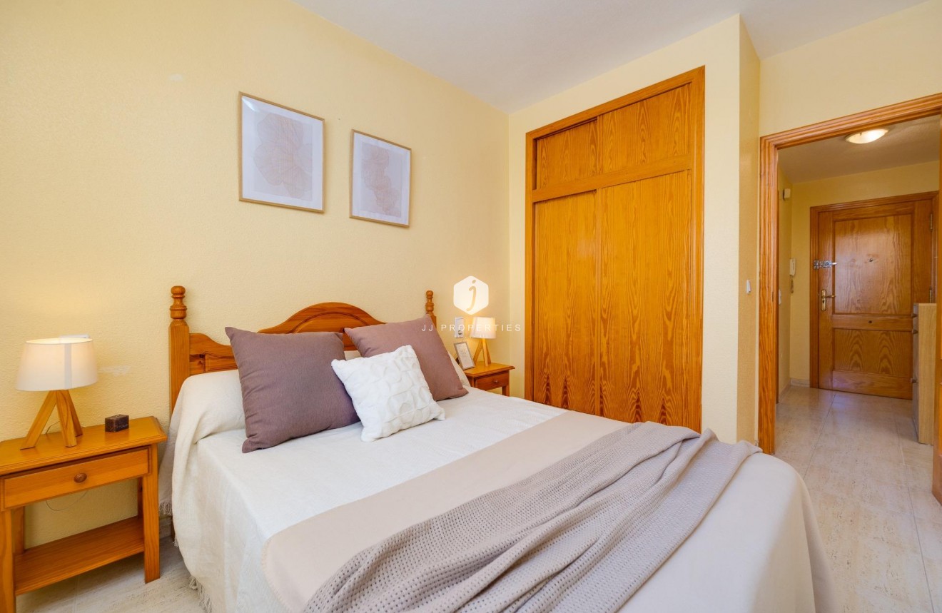 Resale - Apartment / flat -
Torrevieja - Playa del Cura