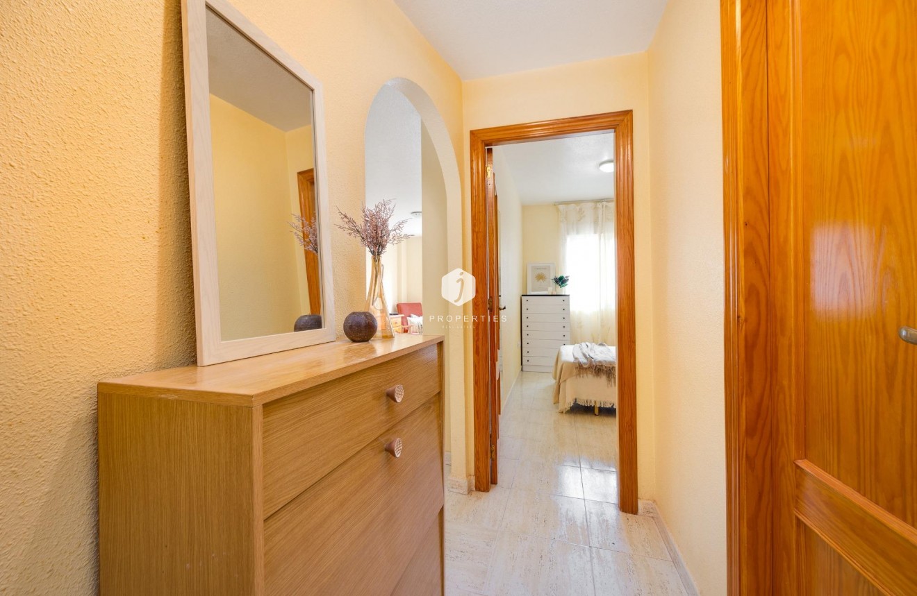 Resale - Apartment / flat -
Torrevieja - Playa del Cura