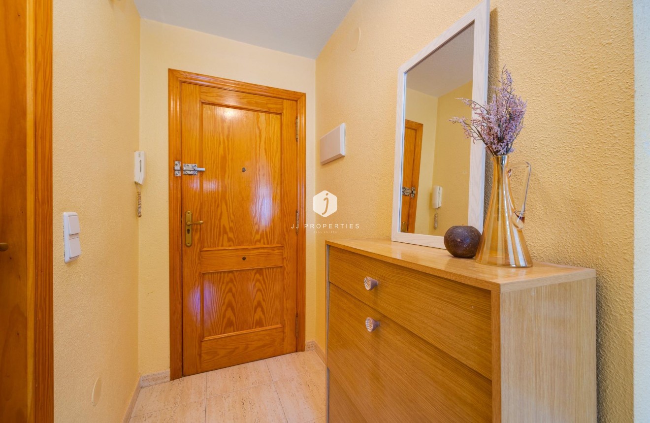 Resale - Apartment / flat -
Torrevieja - Playa del Cura