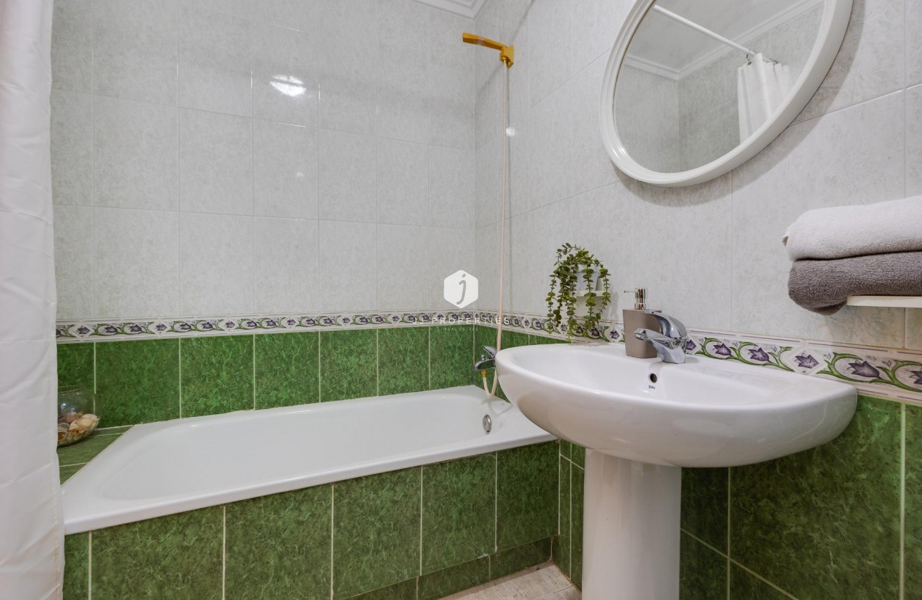 Resale - Apartment / flat -
Torrevieja - Playa del Cura