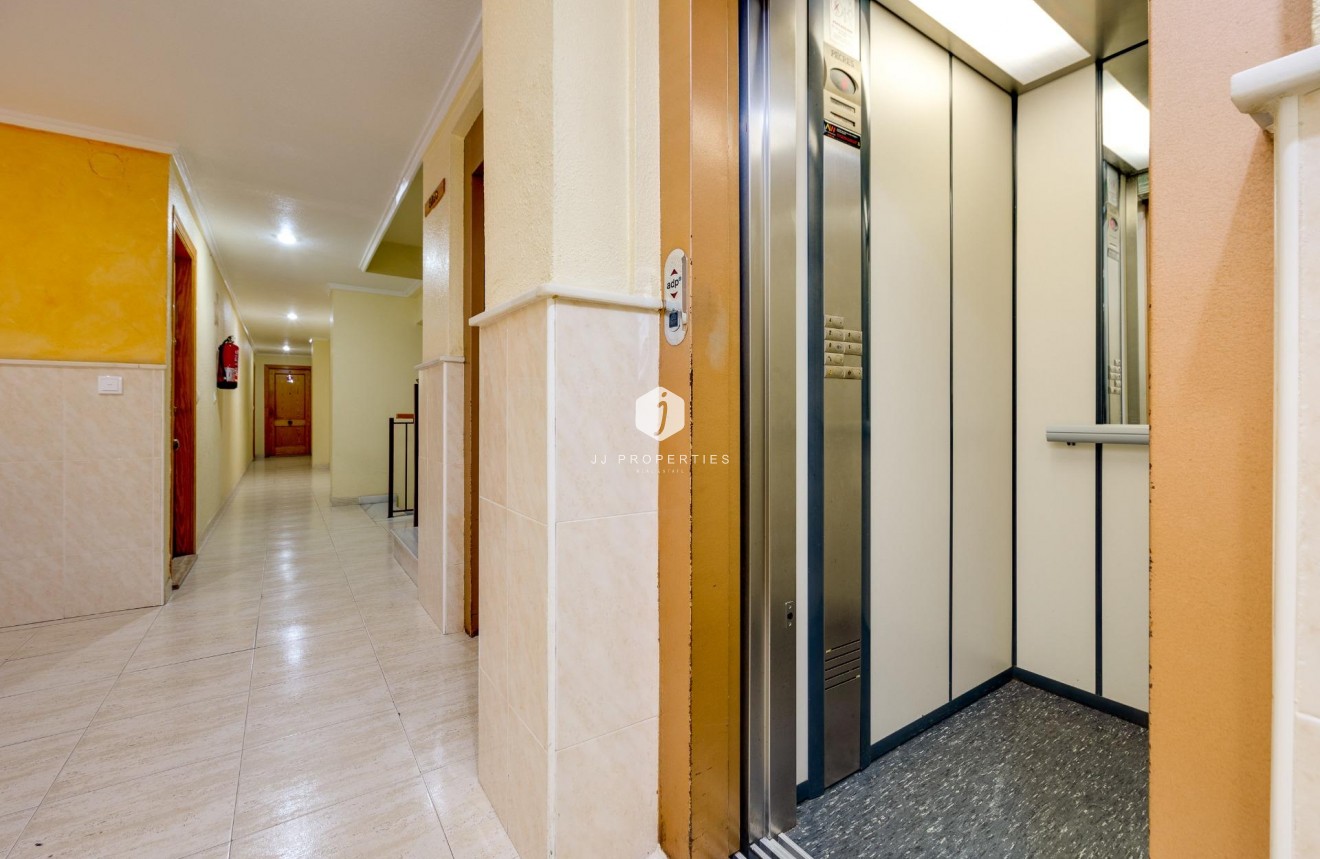 Resale - Apartment / flat -
Torrevieja - Playa del Cura