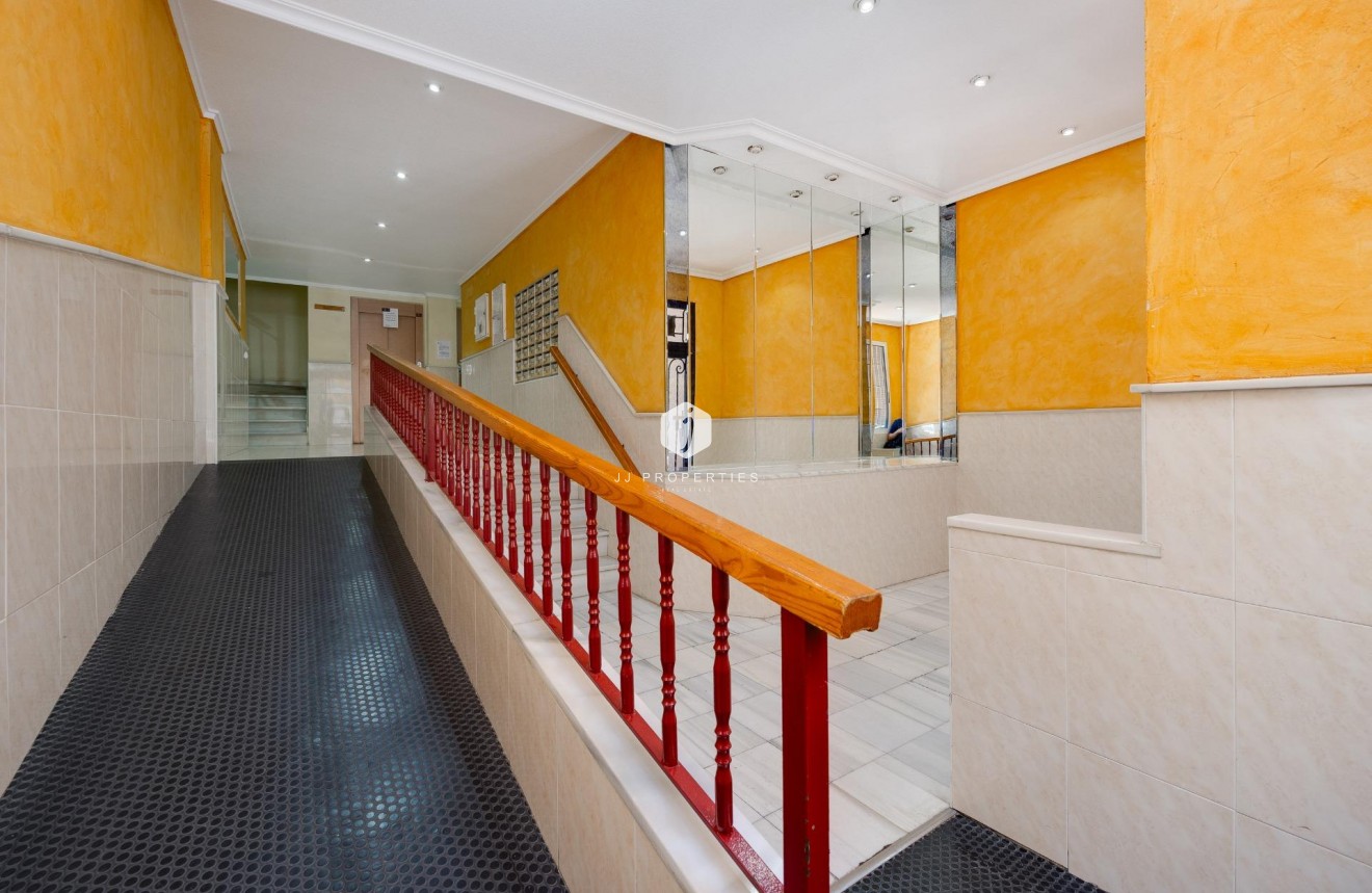 Resale - Apartment / flat -
Torrevieja - Playa del Cura