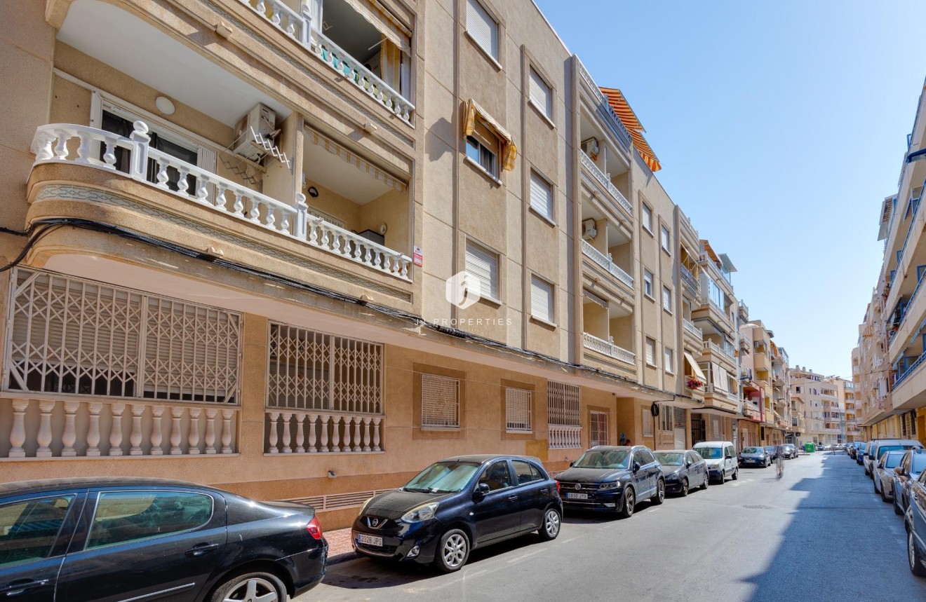 Resale - Apartment / flat -
Torrevieja - Playa del Cura