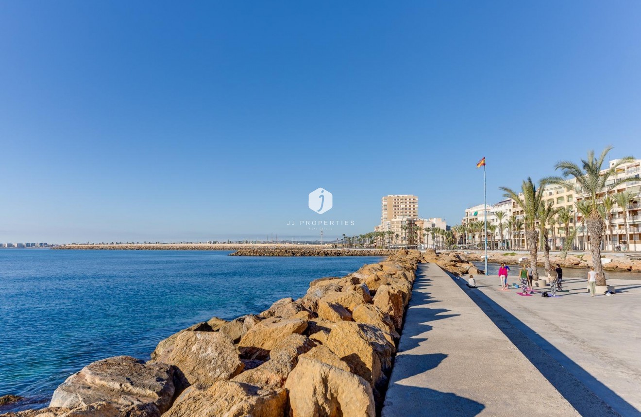 Resale - Apartment / flat -
Torrevieja - Playa del Cura