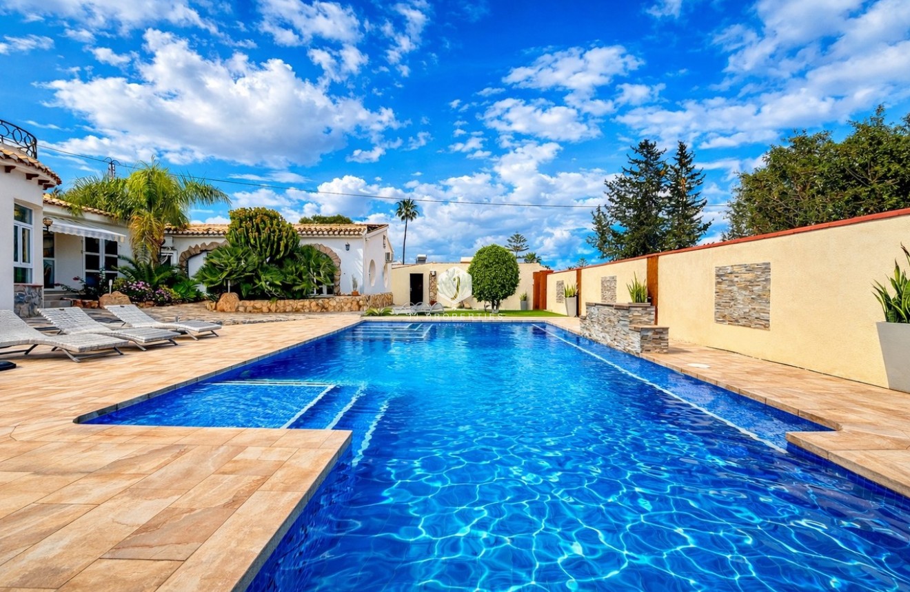 Resale - Villa -
Cabo Roig - Costa Blanca