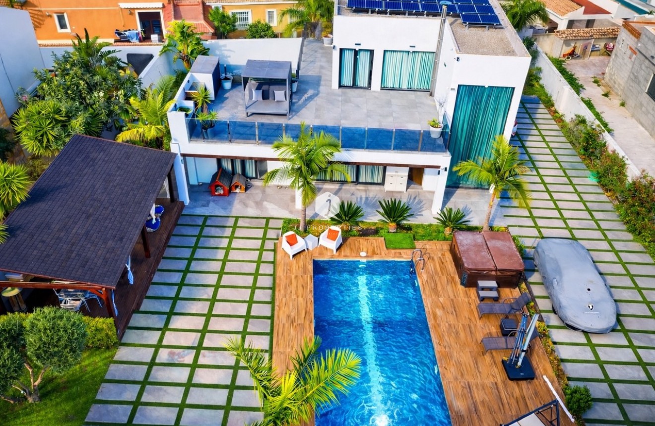 Resale - Villa -
Los Balcones - Costa Blanca