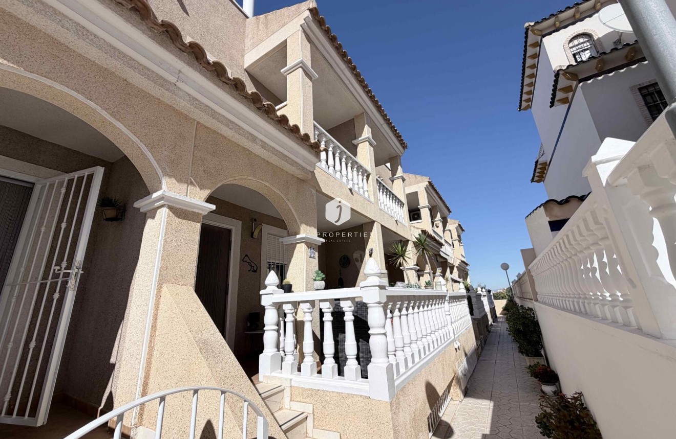 Resale - Chalet -
Orihuela Costa - Costa Blanca