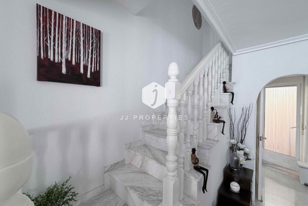 Resale - Chalet -
Orihuela Costa - Costa Blanca