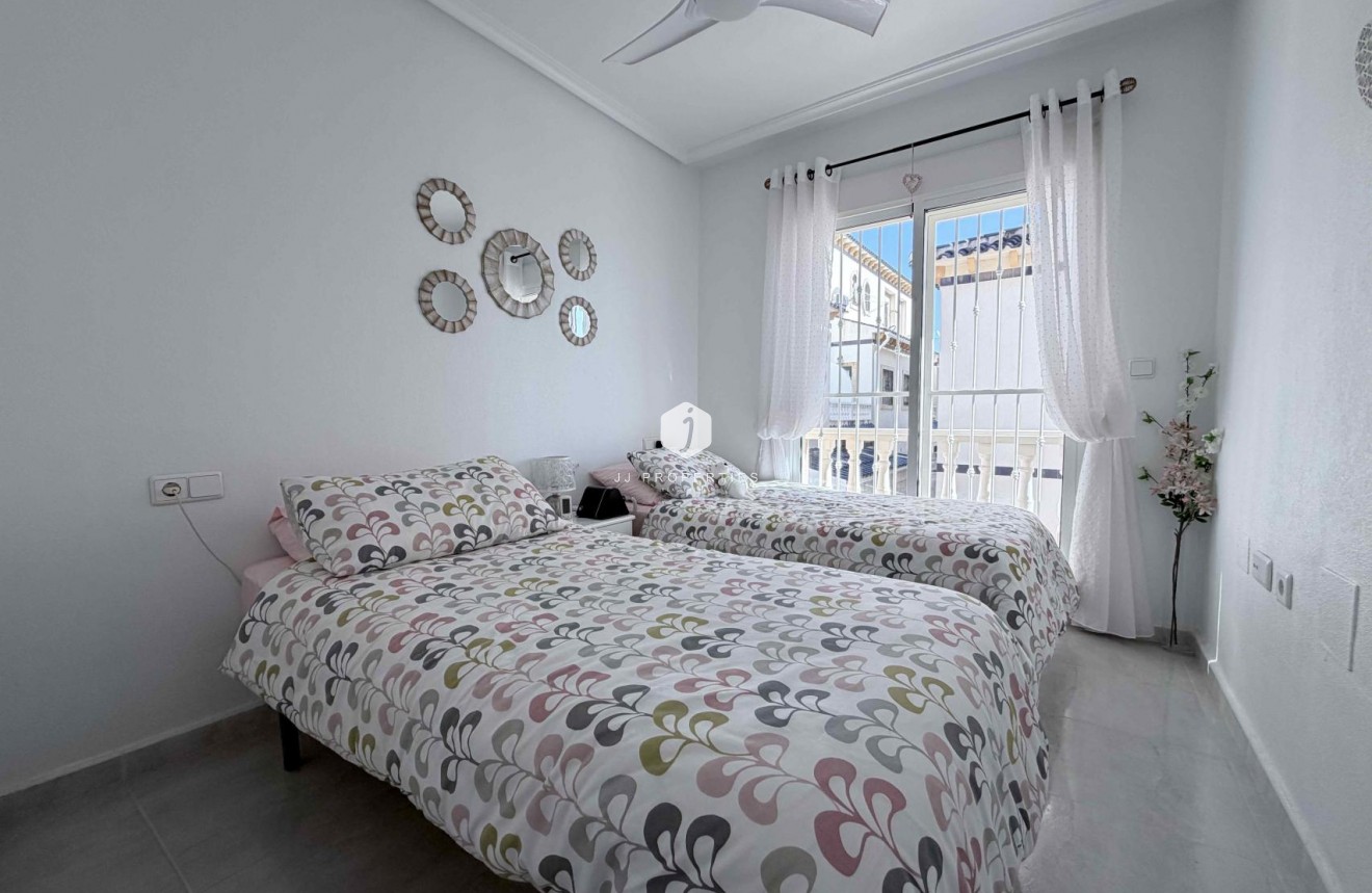 Resale - Chalet -
Orihuela Costa - Costa Blanca