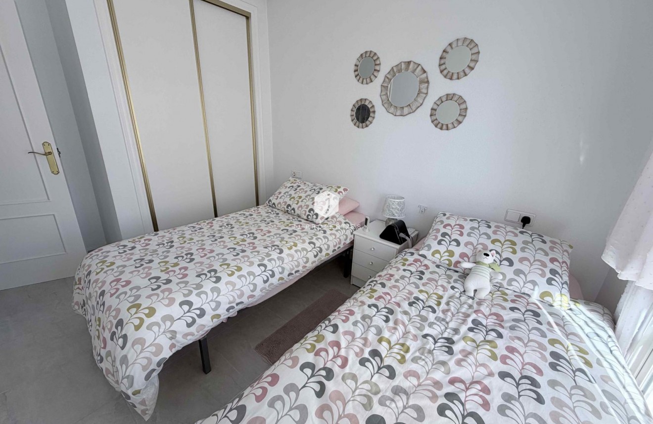 Resale - Chalet -
Orihuela Costa - Costa Blanca