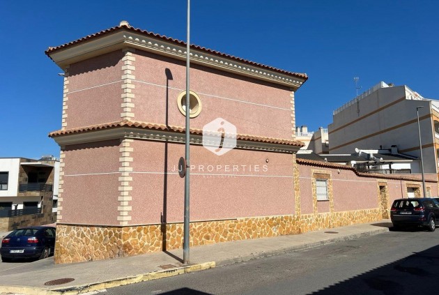 Resale - Villa -
Formentera del Segura - Formentera De Segura