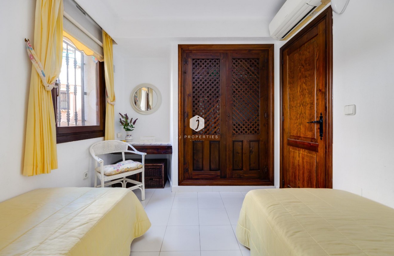 Resale - Apartment / flat -
Torrevieja - Playa de los Locos