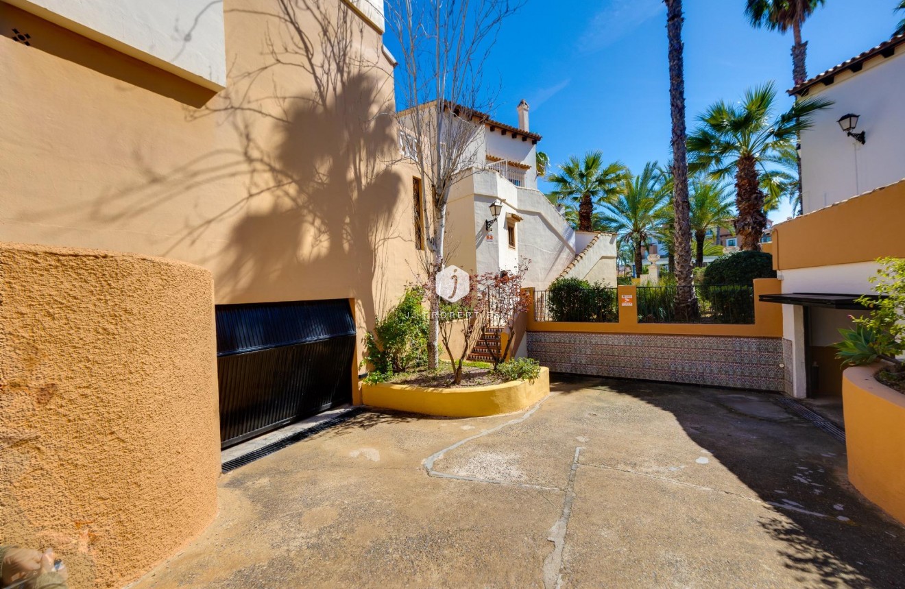 Resale - Apartment / flat -
Torrevieja - Playa de los Locos