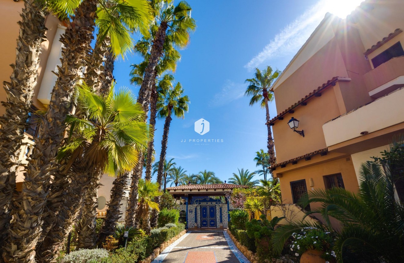 Resale - Apartment / flat -
Torrevieja - Playa de los Locos