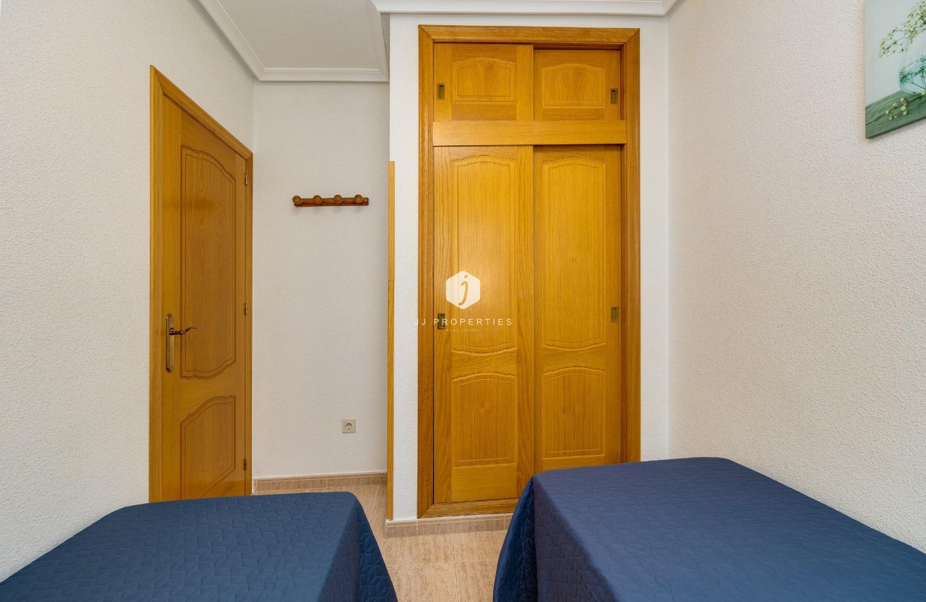 Resale - Apartment / flat -
Torrevieja - Estacion de autobuses