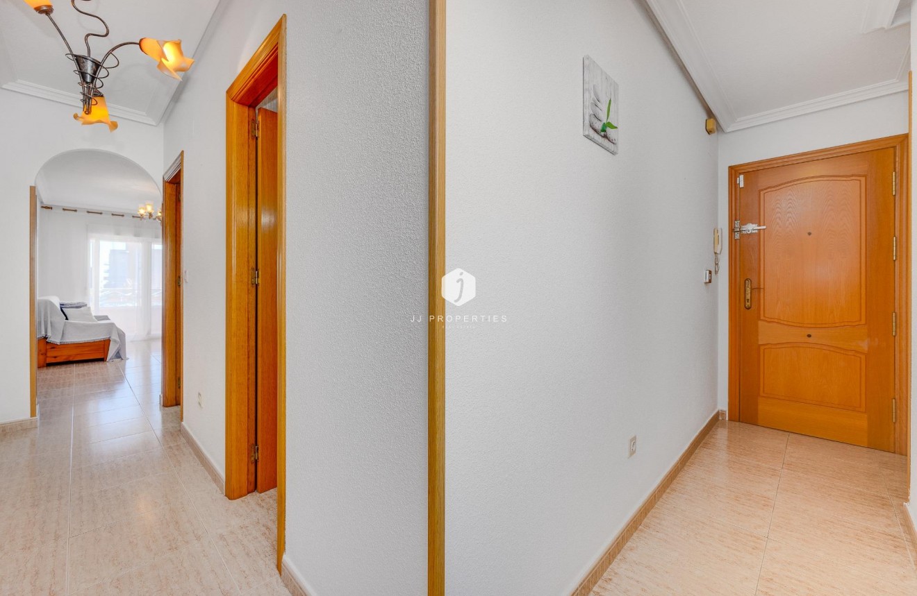 Resale - Apartment / flat -
Torrevieja - Estacion de autobuses