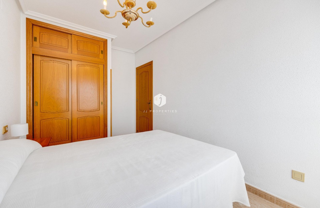 Resale - Apartment / flat -
Torrevieja - Estacion de autobuses