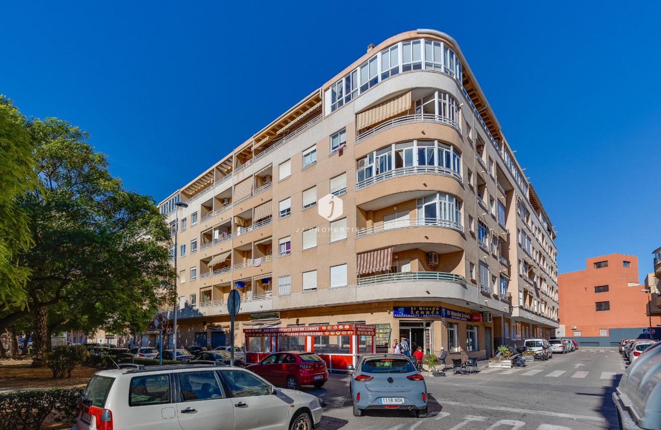 Resale - Apartment / flat -
Torrevieja - Estacion de autobuses