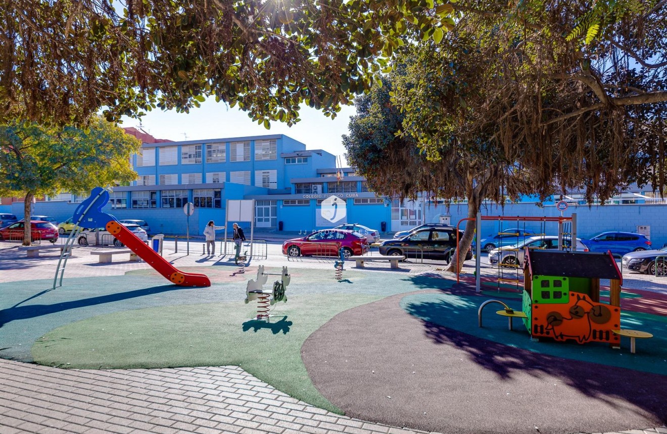 Resale - Apartment / flat -
Torrevieja - Estacion de autobuses