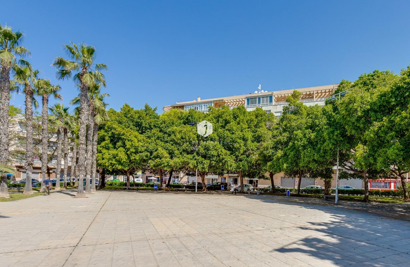 Resale - Apartment / flat -
Torrevieja - Estacion de autobuses