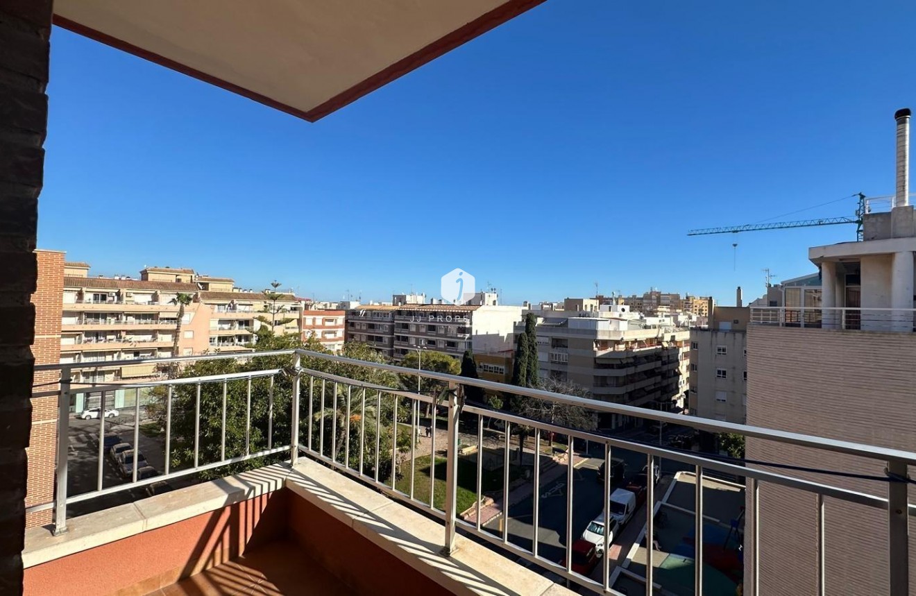 Resale - Apartment / flat -
Torrevieja - Estacion de autobuses