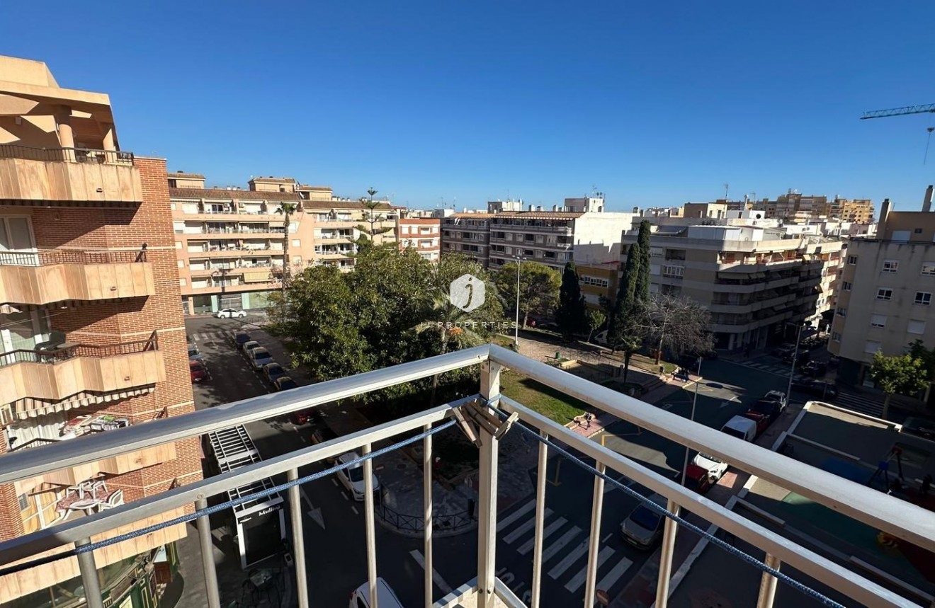 Resale - Apartment / flat -
Torrevieja - Estacion de autobuses