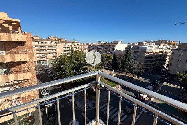Resale - Apartment / flat -
Torrevieja - Estacion de autobuses