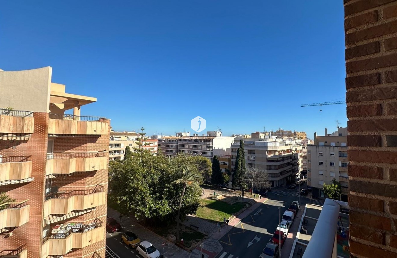Resale - Apartment / flat -
Torrevieja - Estacion de autobuses
