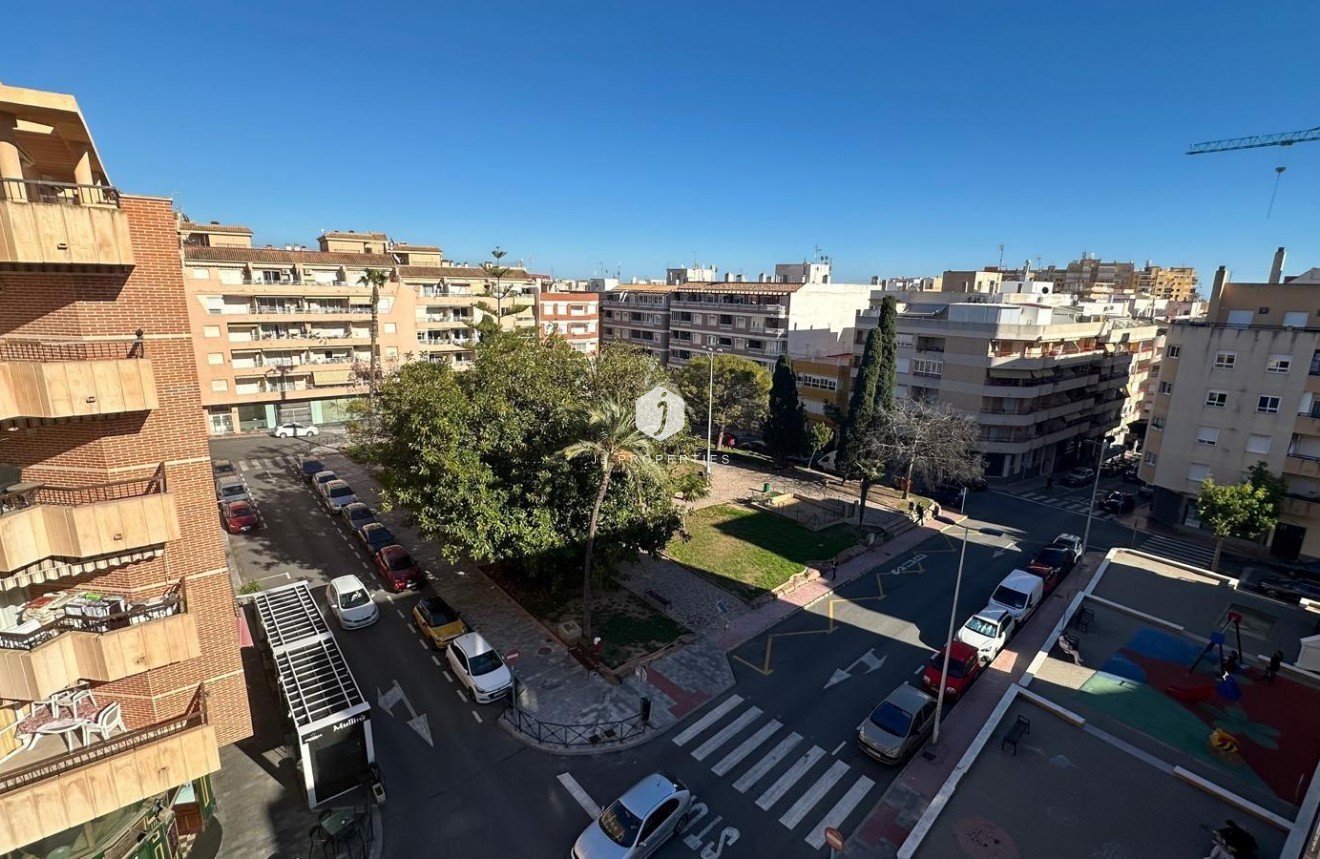 Resale - Apartment / flat -
Torrevieja - Estacion de autobuses