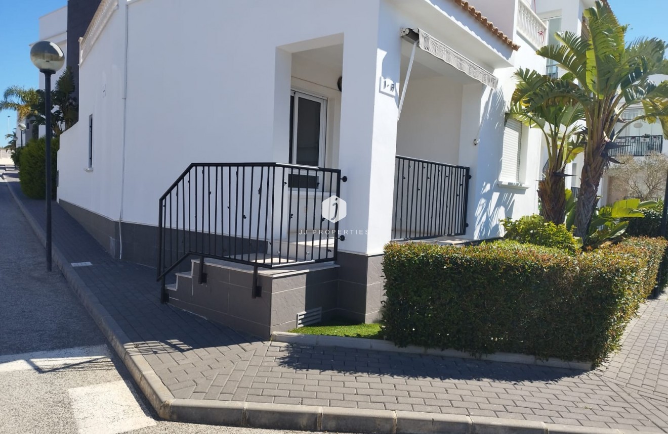 Resale - Bungalow -
Torrevieja - Costa Blanca