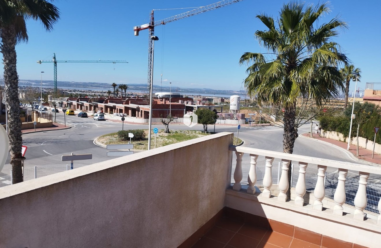 Resale - Bungalow -
Torrevieja - Costa Blanca