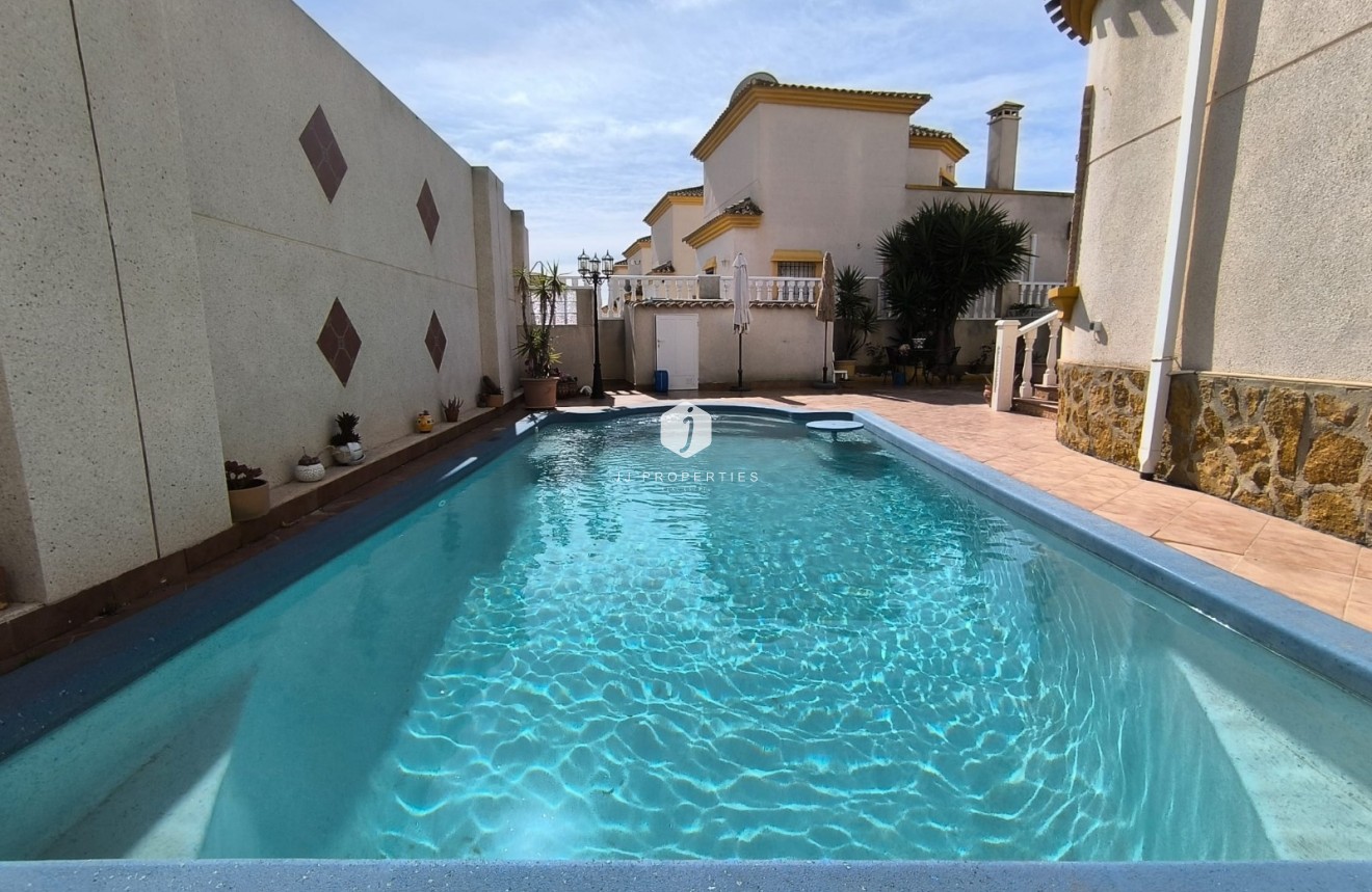 Resale - Villa -
El Raso - Costa Blanca