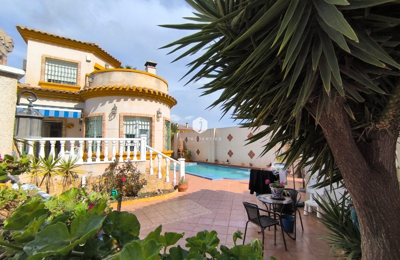 Resale - Villa -
El Raso - Costa Blanca