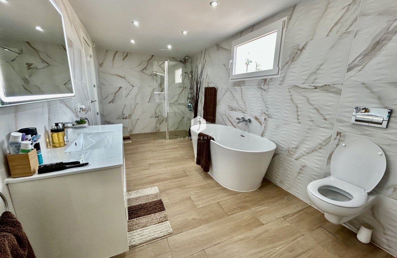 Resale - Villa -
Cabo Roig - Costa Blanca