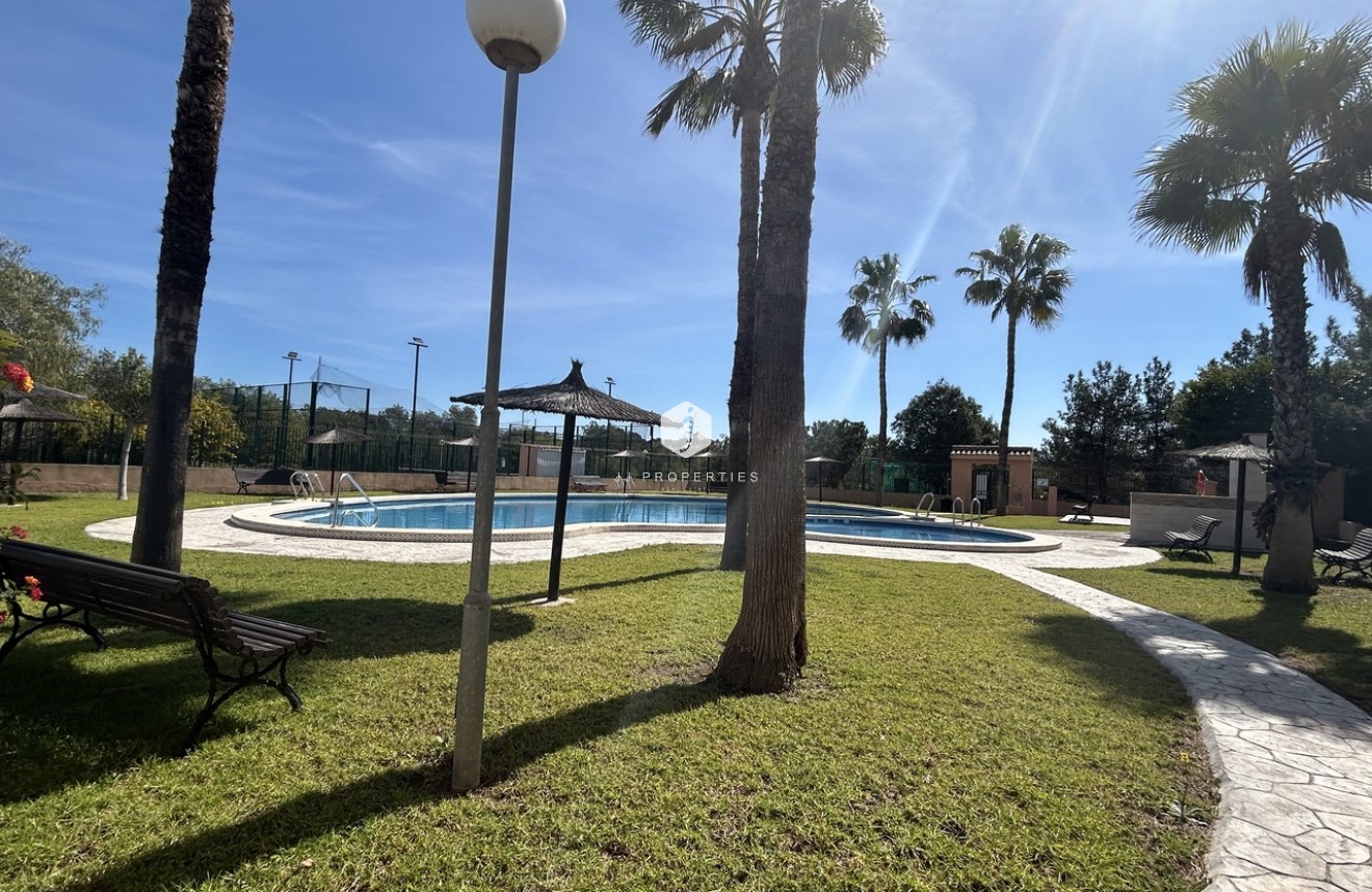 Resale - Apartment / flat -
Los Altos - Costa Blanca