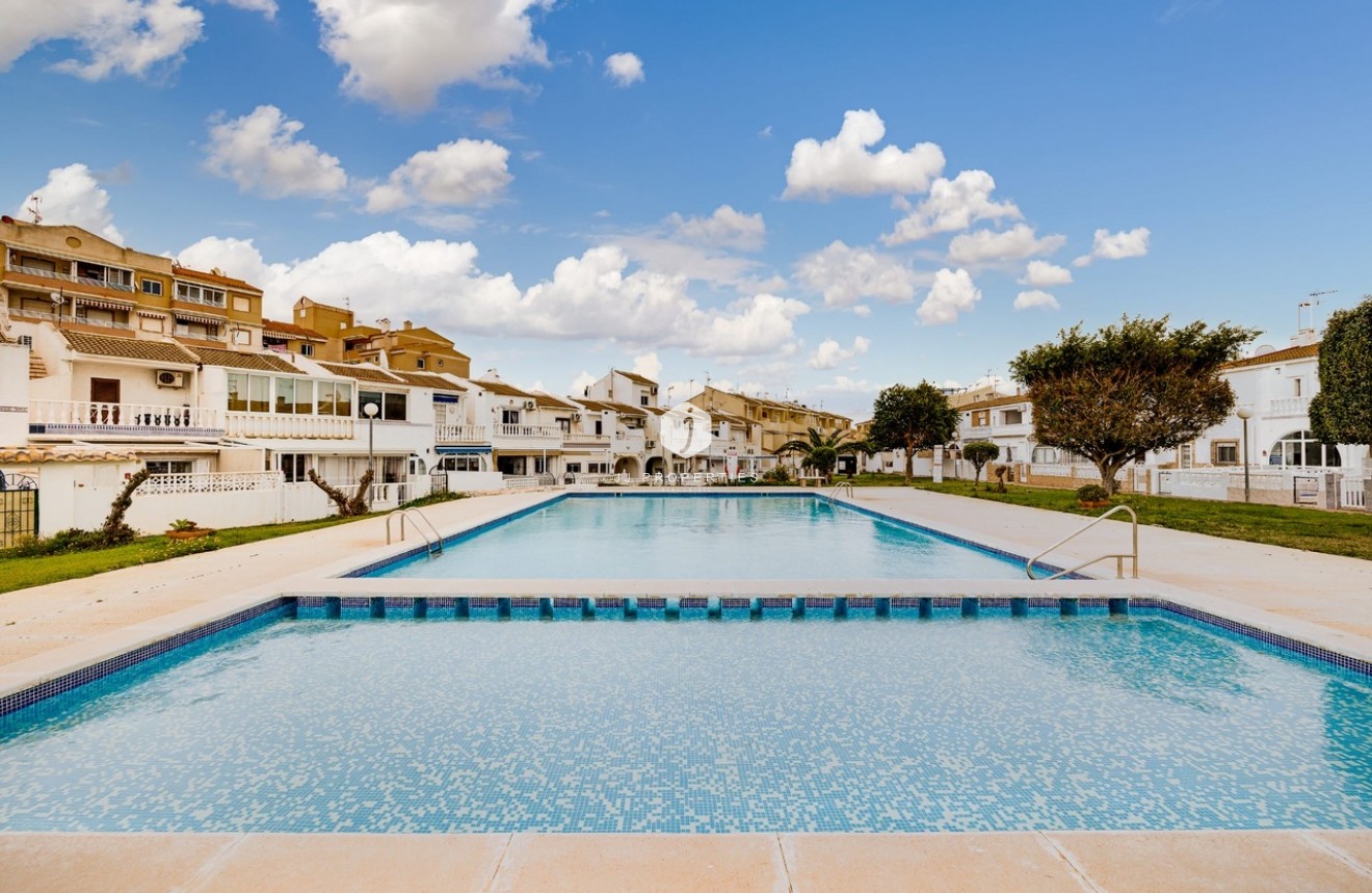 Resale - Chalet -
Torrevieja - Costa Blanca