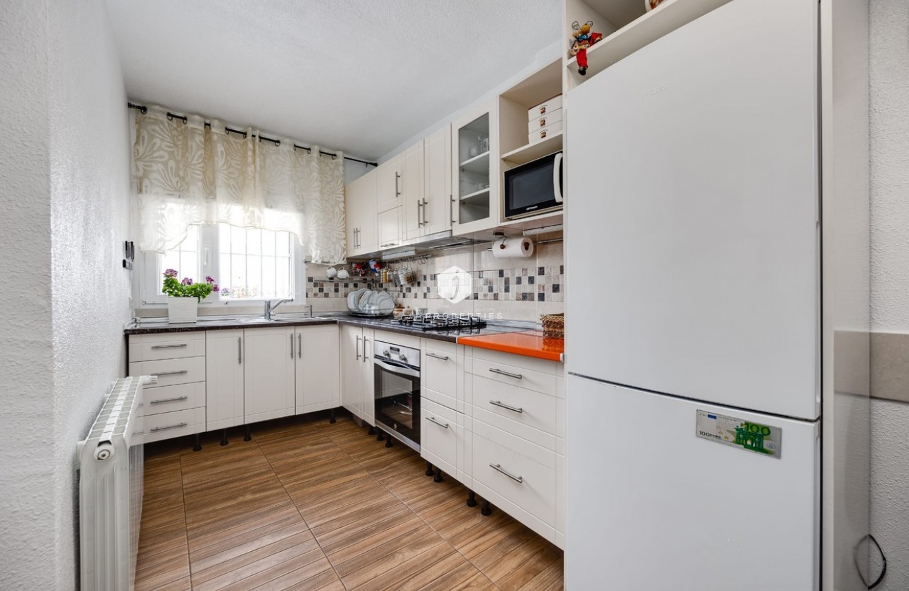 Resale - Chalet -
Torrevieja - Costa Blanca