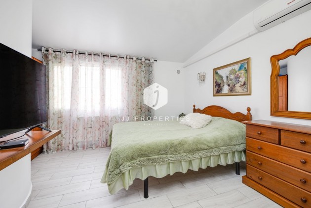 Resale - Chalet -
Torrevieja - Costa Blanca
