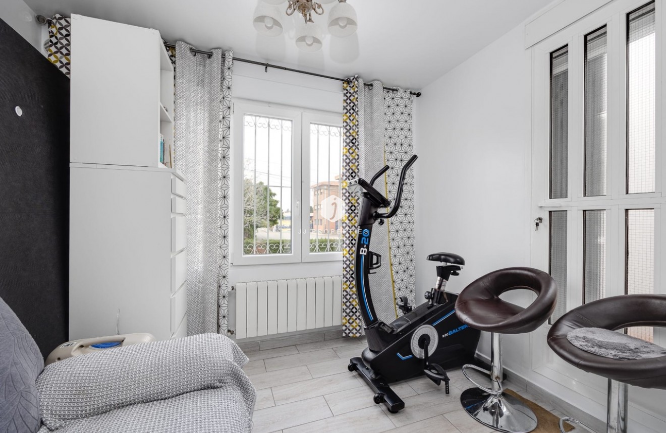 Resale - Chalet -
Torrevieja - Costa Blanca