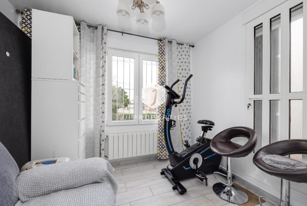 Resale - Chalet -
Torrevieja - Costa Blanca