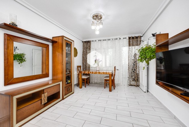 Resale - Chalet -
Torrevieja - Costa Blanca