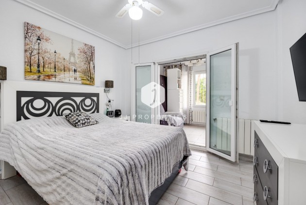 Resale - Chalet -
Torrevieja - Costa Blanca