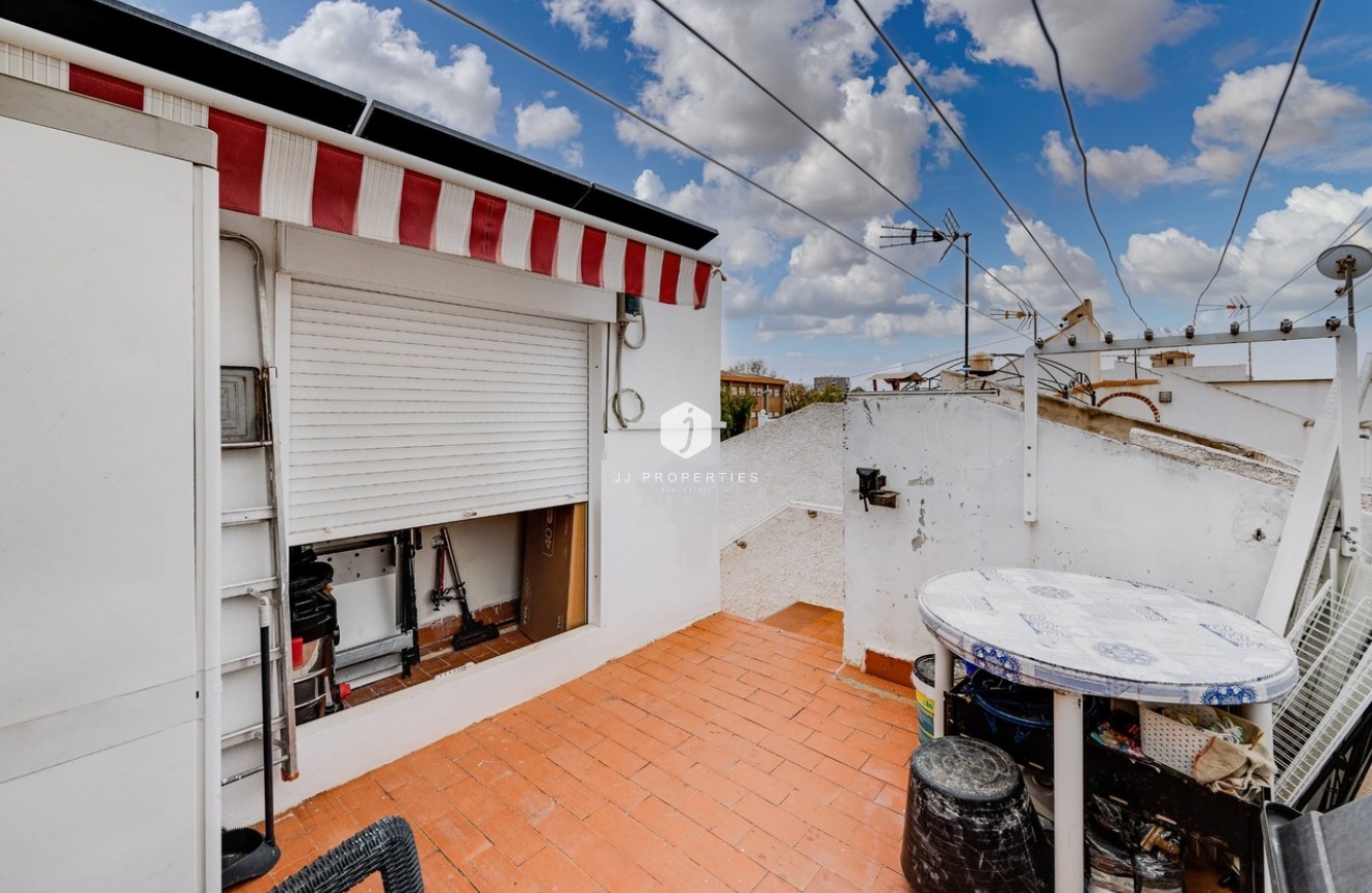 Resale - Chalet -
Torrevieja - Costa Blanca