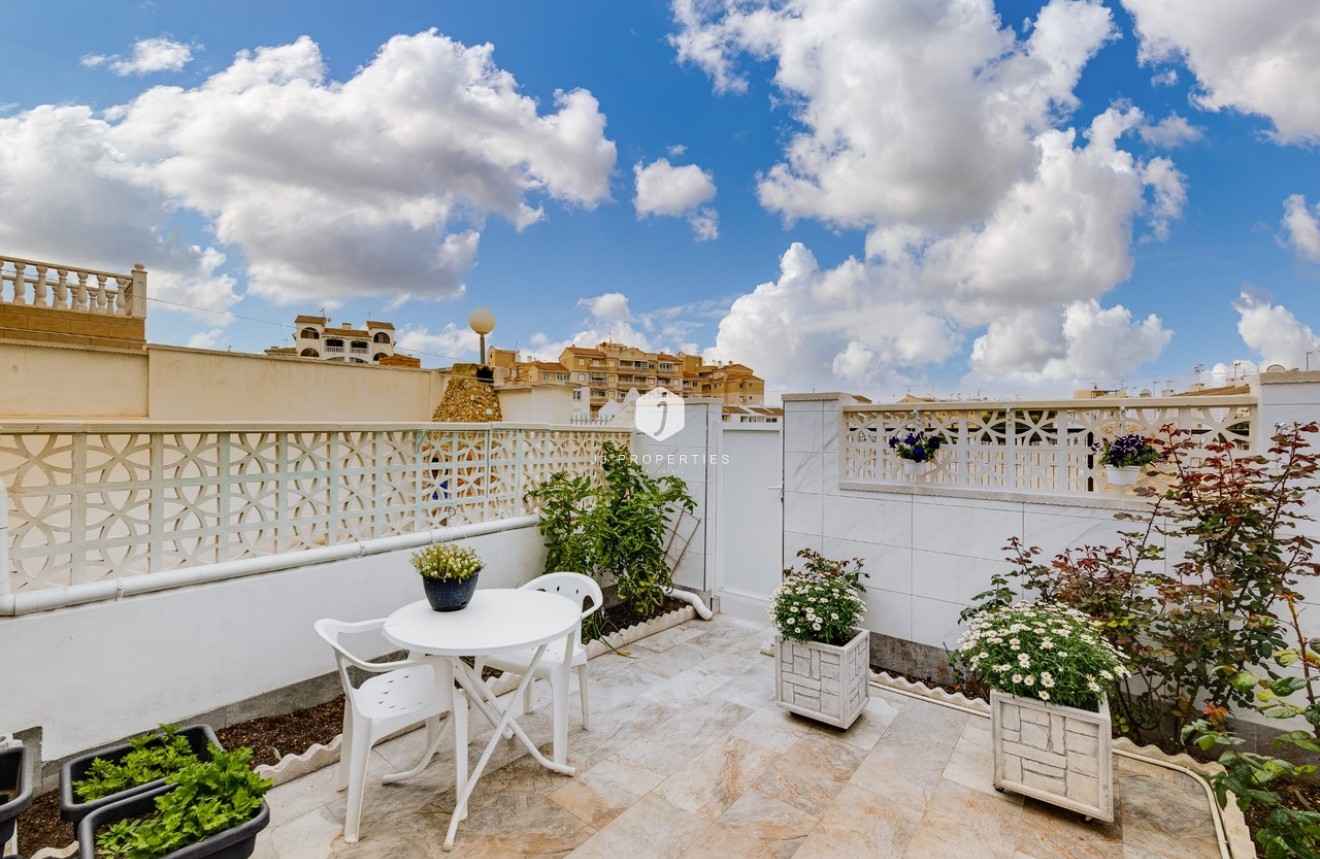 Resale - Chalet -
Torrevieja - Costa Blanca