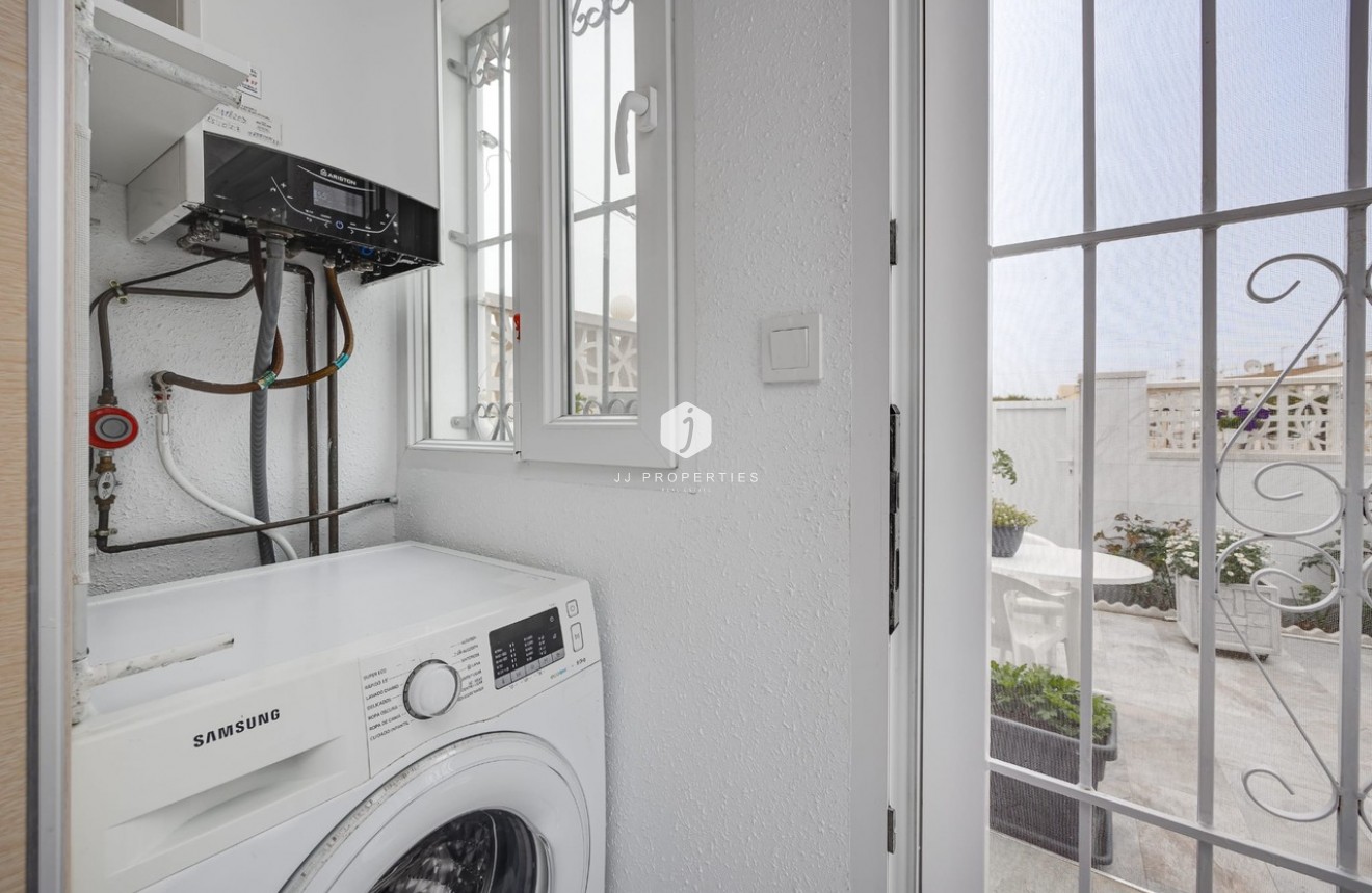 Resale - Chalet -
Torrevieja - Costa Blanca