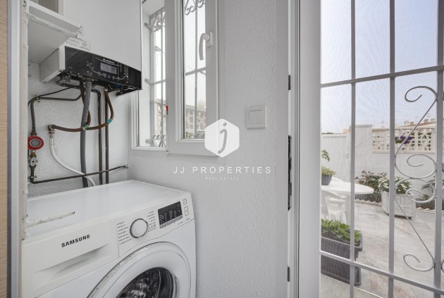 Resale - Chalet -
Torrevieja - Costa Blanca