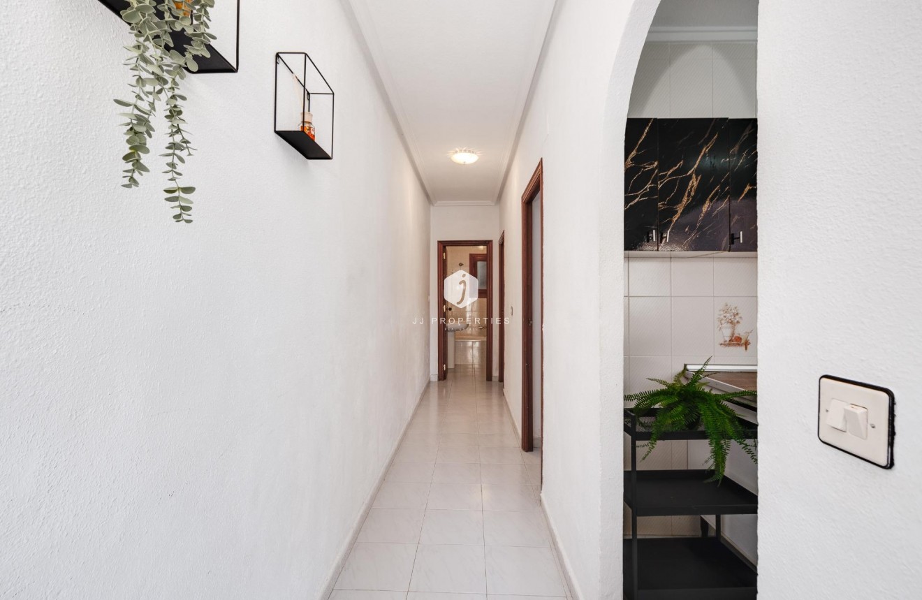 Resale - Chalet -
Torrevieja - Nueva Torrevieja