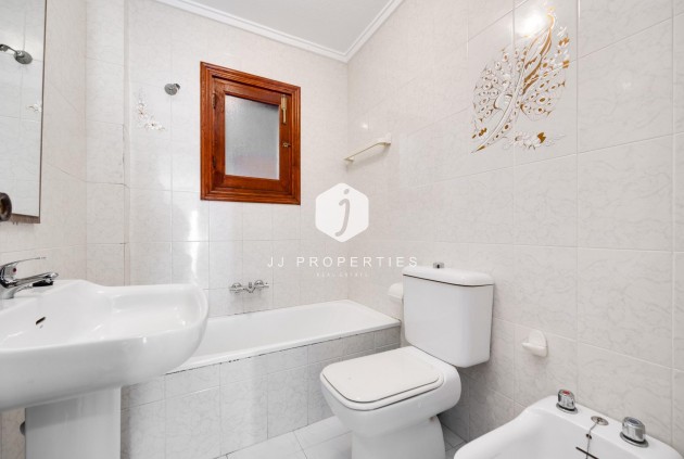 Resale - Chalet -
Torrevieja - Nueva Torrevieja