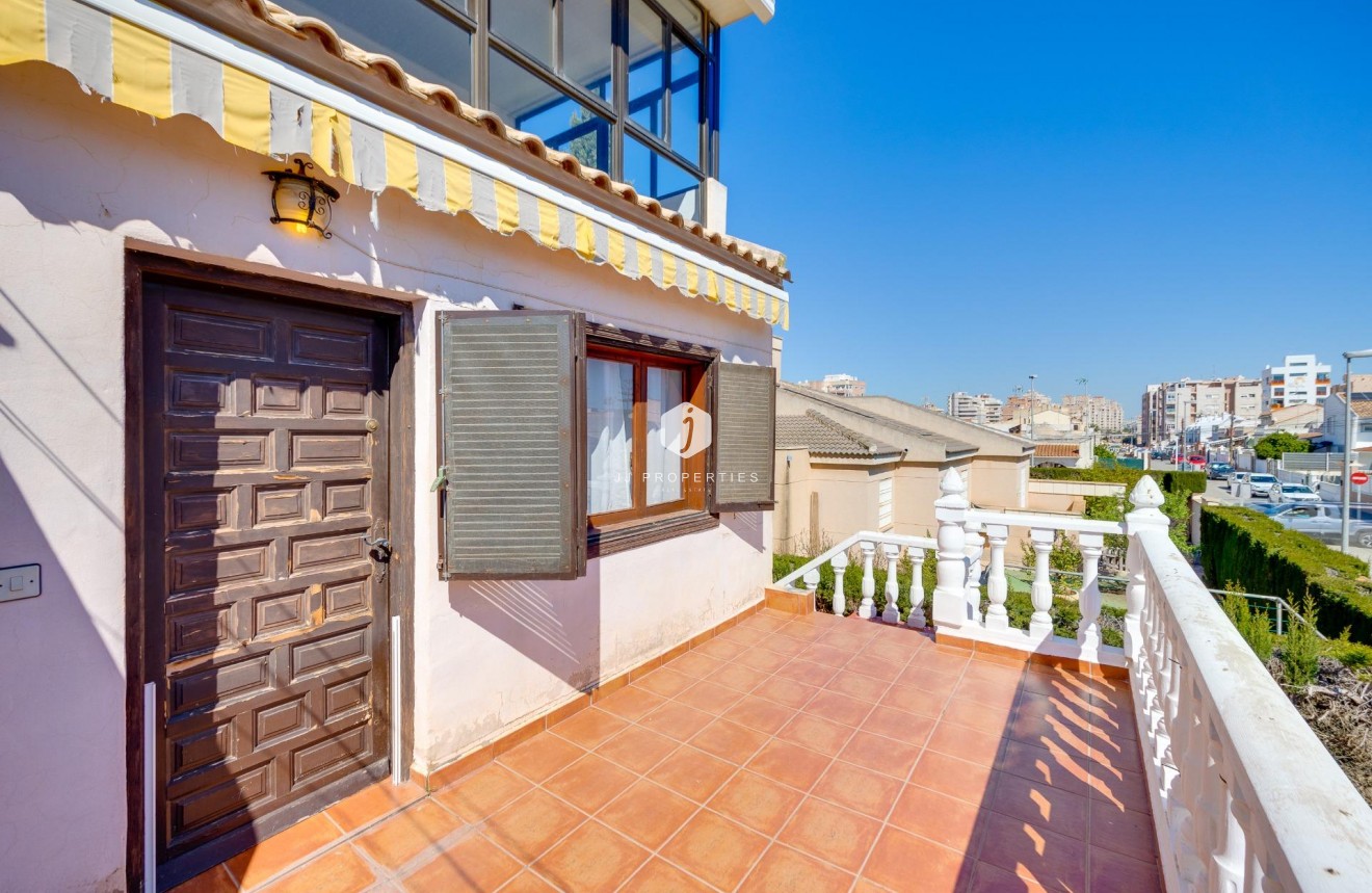 Resale - Chalet -
Torrevieja - Nueva Torrevieja