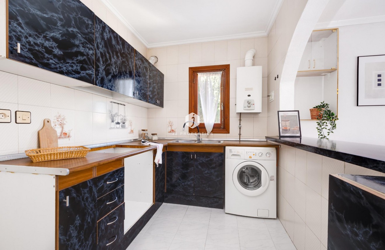 Resale - Chalet -
Torrevieja - Nueva Torrevieja